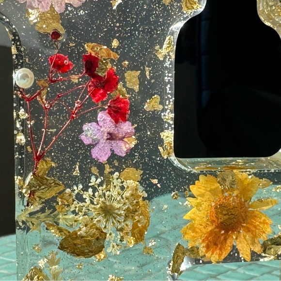 Custom Resin Letter “H” with Real Flowers and Gold Flakes - Picture 5 of 7